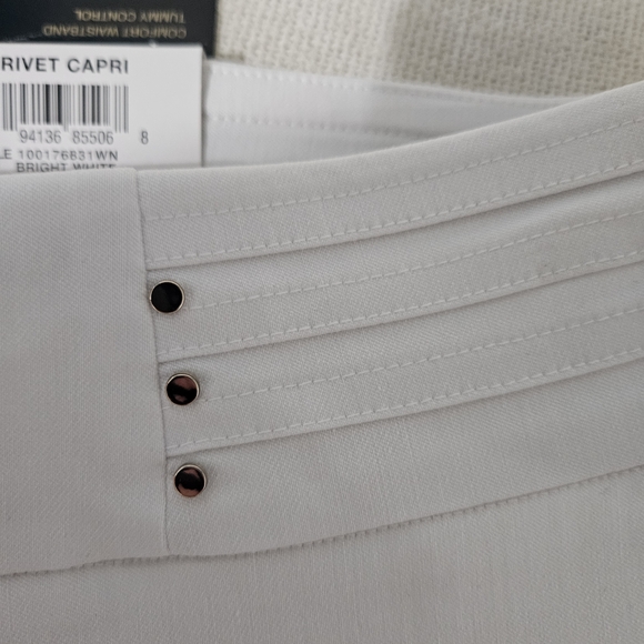 JM Collection White Capris - Picture 8 of 10